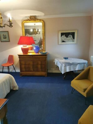 Comfort Double Room, Non Smoking, Bay View | Soundproofing, iron/ironing board, free WiFi, bed sheets - Entre Mont St Michel et Merveille (Vains)