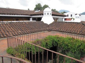 Hiên