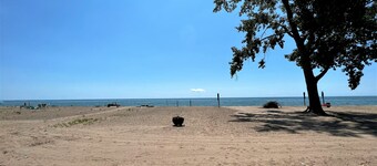 Tranquil Kingsville Cottage - Private Beach & Pet-Friendly!