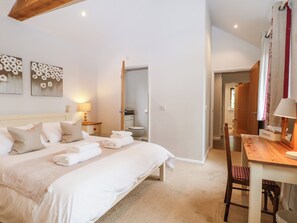 2 عدّة غرف نوم وبديكورات فريدة لكل غرفة وطر از فريد لكل وحدة