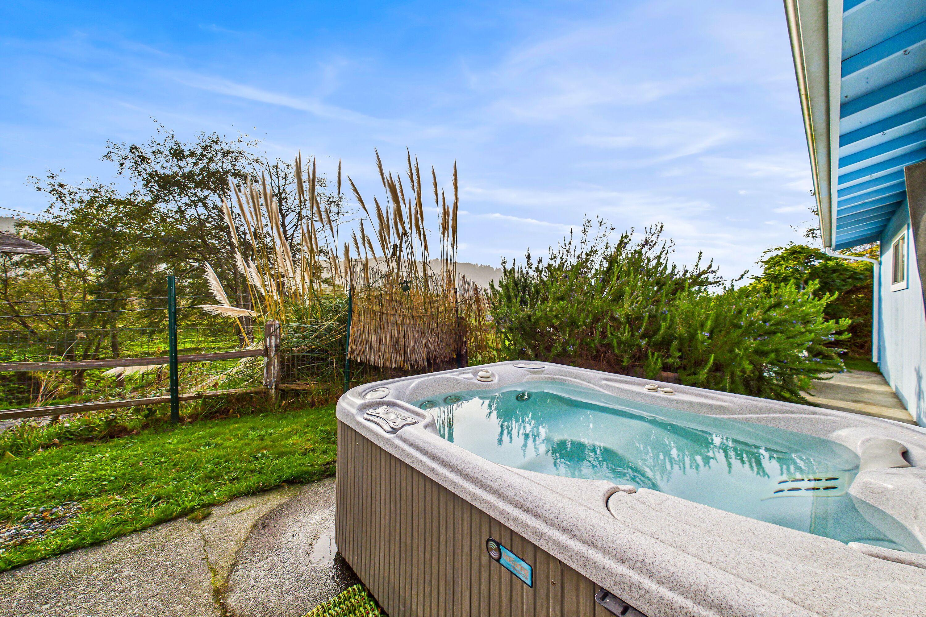 Tina de hidromasaje al aire libre