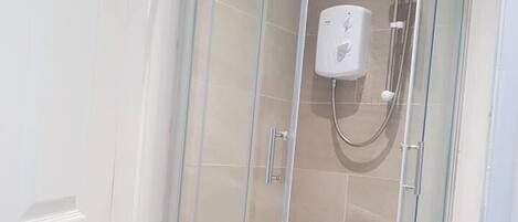 Apartment | Bathroom | Shower, hair dryer, towels