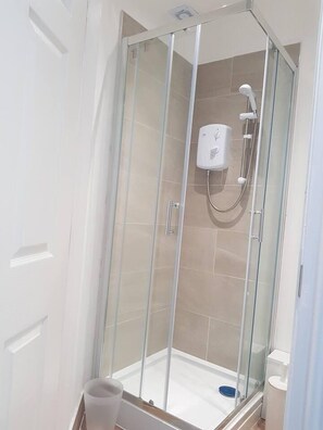 Apartment | Badezimmer | Dusche, Haartrockner, Handtücher