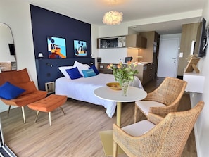 1 slaapkamer, een strijkplank/strijkijzer, wifi, beddengoed