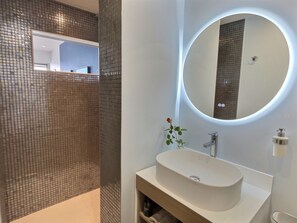 Shower, hair dryer, towels, soap