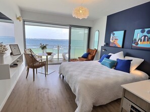 1 chambre, fer et planche à repasser, Wi-Fi, draps fournis