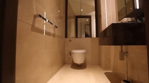 Apartment, Mehrere Betten | Badezimmer