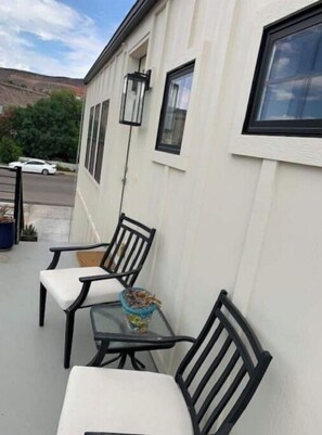 Guests can enjoy a quiet stay in this single-story building with an entrance.