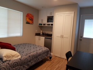WiFi, bed sheets - Private Studio new UCSD and La Jolla (San Diego)