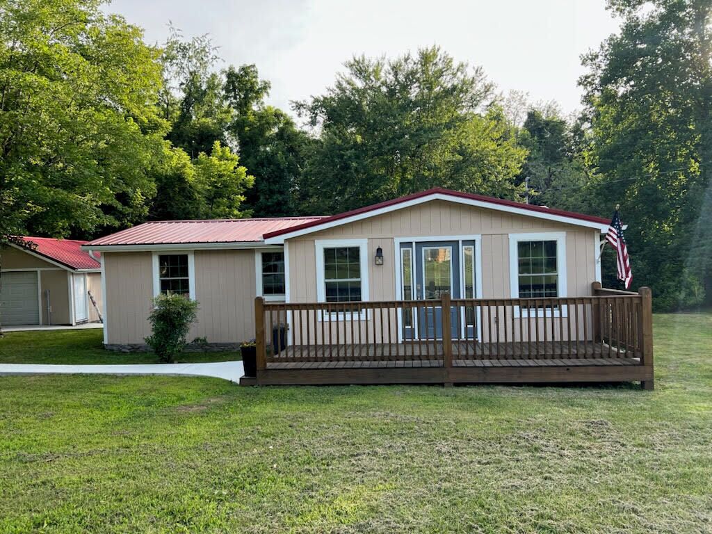Cozy Creekside Cottage! Soak up nature & have an adventure nearby!  
