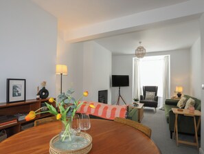 Cottage | Living area | Fireplace - Maes Y Ddol (Pwllheli)