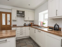 Casa de campo | Cocina privada | Frigorífico, lavavajillas, hervidor eléctrico y tostadora