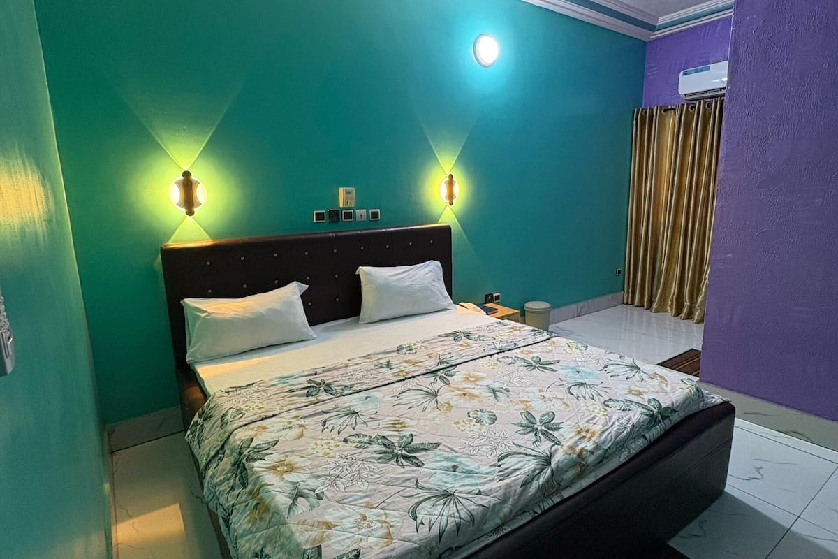 Chambre triple classique | Literie de qualité, couette en duvet, décor unique, ameublement unique