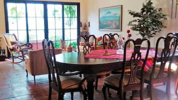 Apartemen | Makan di kamar