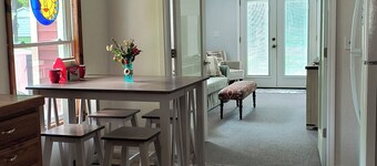 4 bedroom home, View and Access to Lake Tawas. Kayaks. Sleeps 9. King Bed.