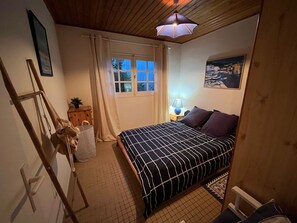 2 makuuhuonetta, silitysrauta/-lauta, vauvan matkasänky, Wi-Fi