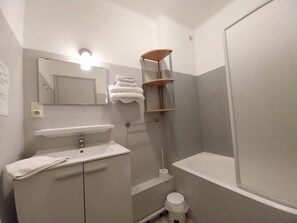 Habitación panorámica doble | Baño | Toallas