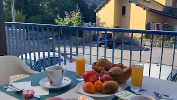 Daily buffet breakfast (EUR 12 per person)