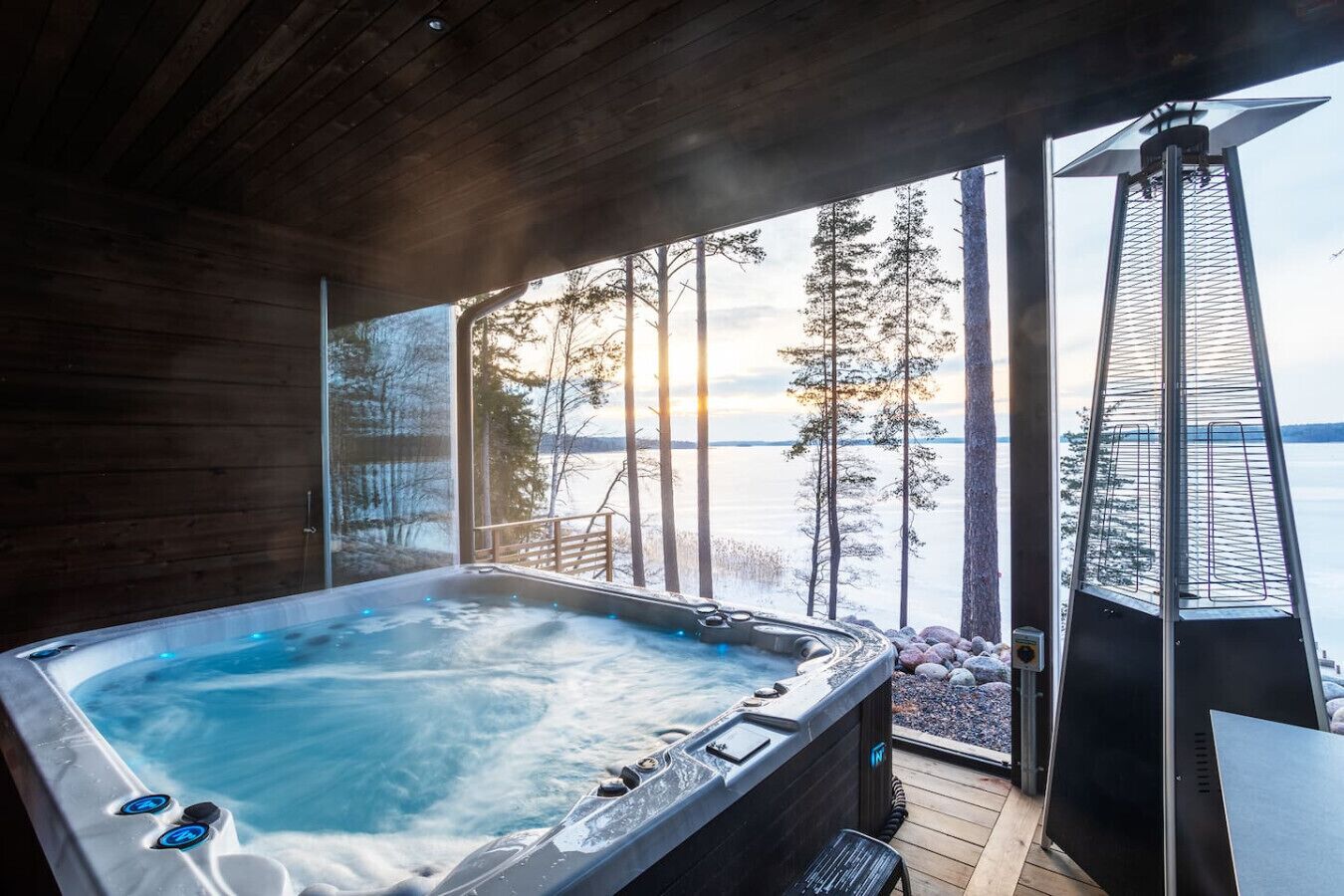 Outdoor spa tub