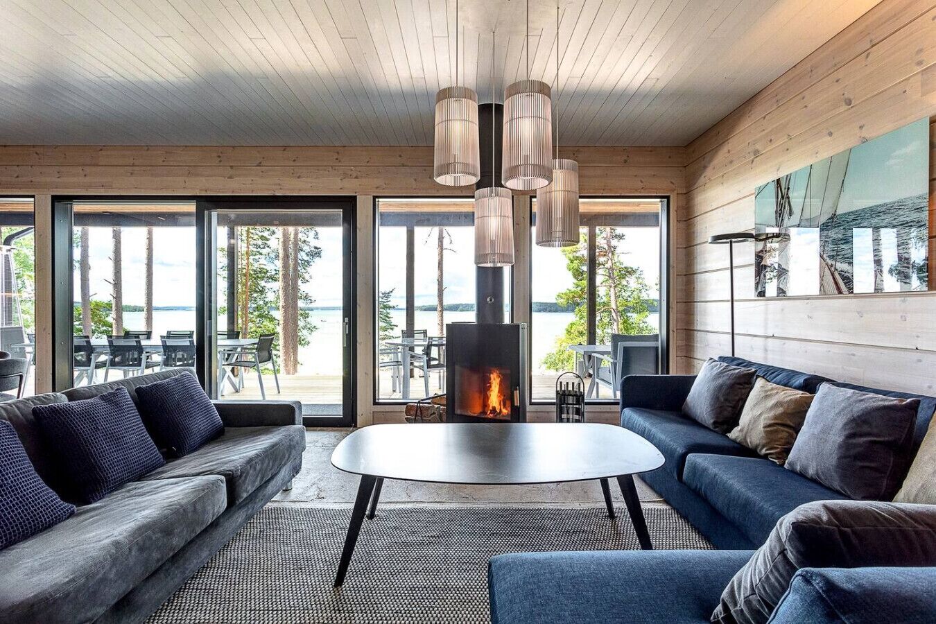 Smart TV, fireplace, stereo