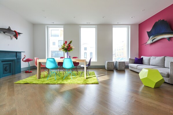 Dining - Aloha 2.0 - Pink Bedroom (Chicago)