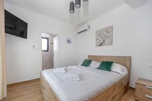 3 soverom, safe på rommet, strykejern/-brett og wi-fi (inkludert)