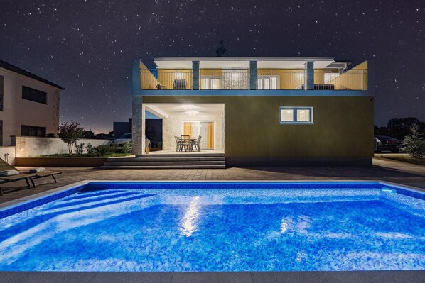 Pool - Enchanting Villa East with Pool and Jacuzzi (Krnica)