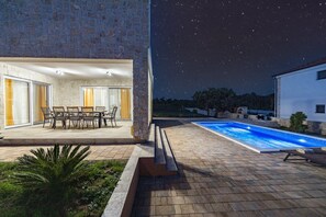 Pool - Enchanting Villa East with Pool and Jacuzzi (Krnica)