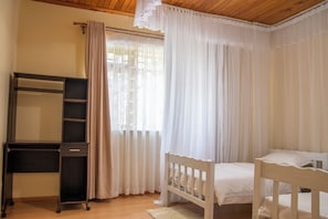 3 bedrooms, iron/ironing board, travel cot, WiFi