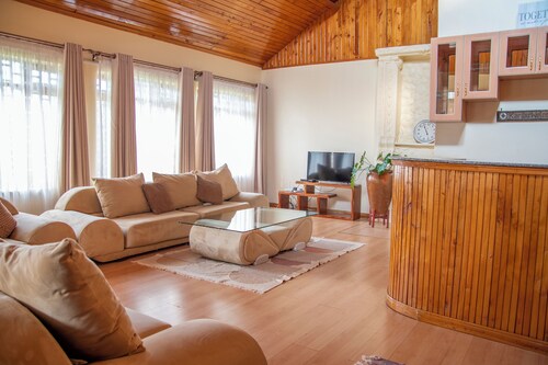 Rustic cottage with chimney & garden UN BLUEZONE