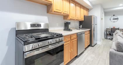 King Bed, Queen Bed, Sofa Bed, Prime Downtown Location, New Renovation