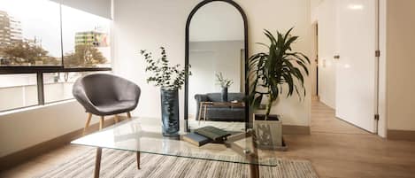Appartamento (204) | Area soggiorno | Smart TV 40 pollici con canali via cavo