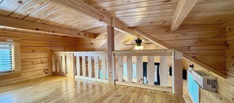Cozy Cabin with Private Resort Amenities: Walking Distance to Lake James