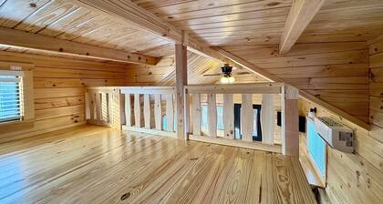 Cozy Cabin with Private Resort Amenities: Walking Distance to Lake James