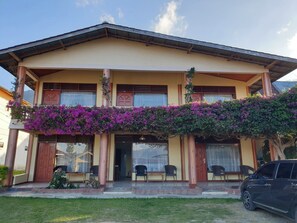 Exterior - Thyesza Hotel (Samosir)