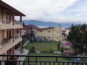 Lake view - Thyesza Hotel (Samosir)