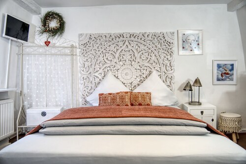 Small Villa
rustic and cozy
for couples * families * tour groups