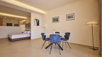 Honeymoon Suite | In-room dining