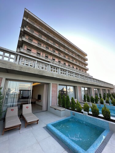 Saint Georges Hotel & Resort