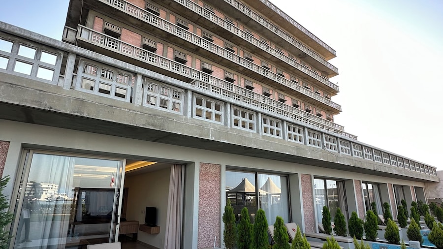 Saint Georges Hotel & Resort