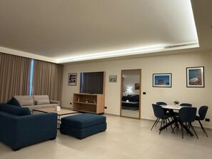 Royal Suite | Living area | Smart TV, streaming services