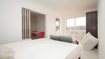 3 bedrooms, desk, iron/ironing board, travel cot