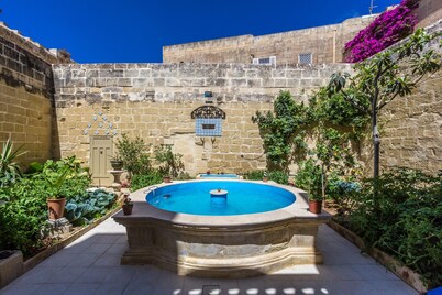Mdina • Casa Tesoriere • 500 Y.O. Noble Palazzo • Stay in Silent Walled City