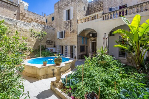 Mdina • Casa Tesoriere • 500 Y.O. Noble Palazzo • Stay in Silent Walled City