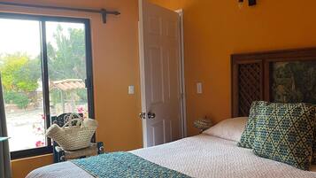 Standard Room, 1 King Bed | Courtyard view