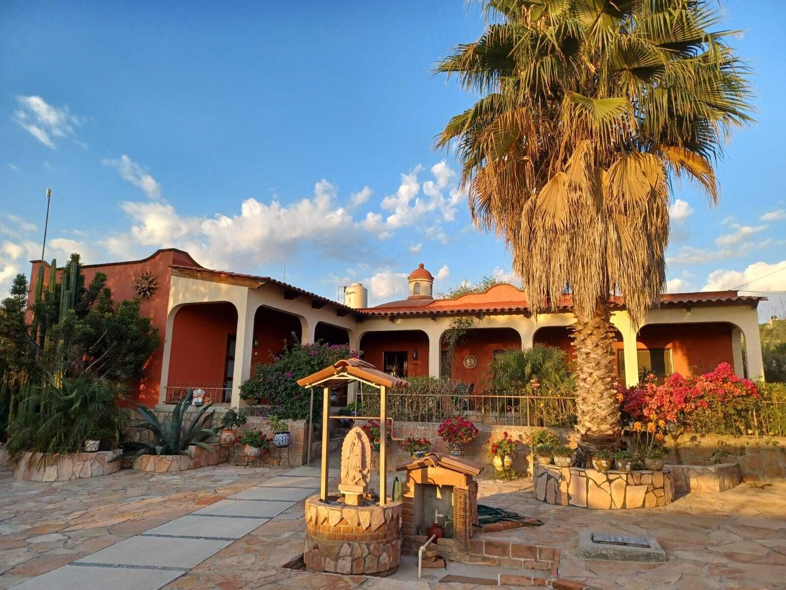 Vista frontal de la propiedad