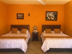 Quadruple Room | Bathroom | Shower, rainfall showerhead, towels, soap - CASONA DOS VIDAS (Tequisquiapan)