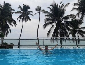 Pool - Cool Beach Hotel #9 (Hikkaduwa)