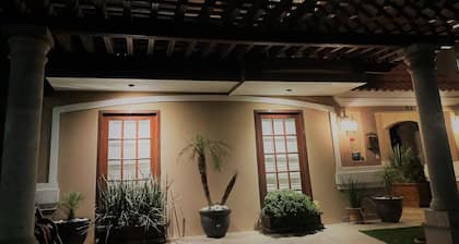 Big cozy house in gated community behind the American Consulate, 10-minute WALK.