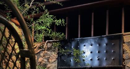 Big cozy house in gated community behind the American Consulate, 10-minute WALK.